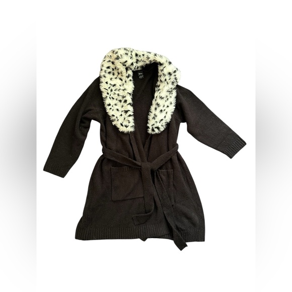 Torrid x Disney Villains Cruella De Vil Black Faux Fur Self-Tie Cardigan 3X EUC - Picture 5 of 8